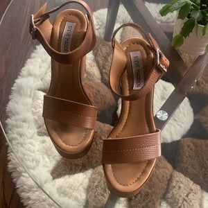 Wooden wedge sandal with leather straps — perfect wedge for spring/summer!